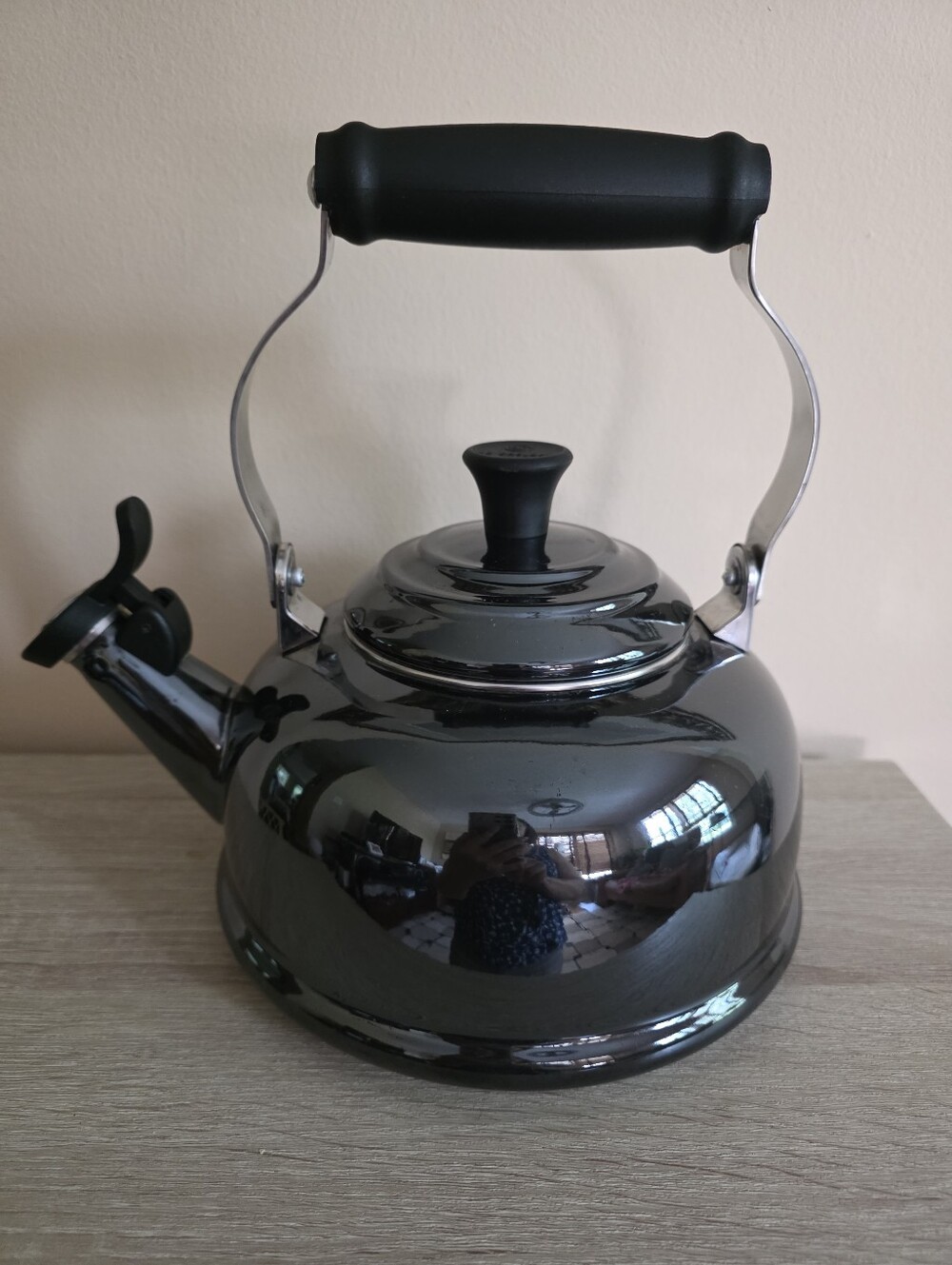 Le Creuset 1.7 Qt Whistling Tea Kettle EUC